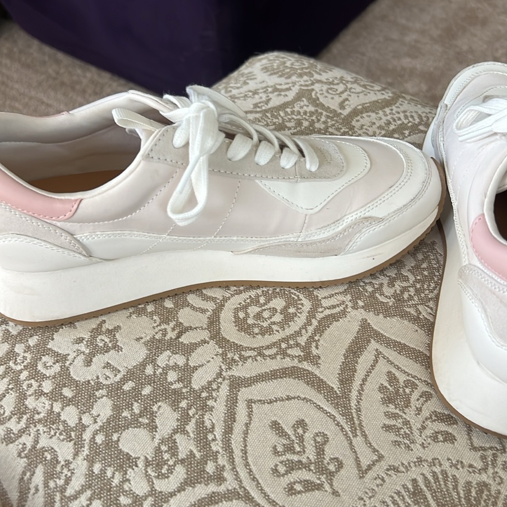 Universal Thread Tennis shoes - Picture 5 of 10